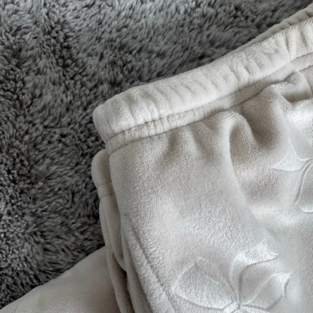 Flora Nikrooz Cream Loungewear Set - Picture 5 of 6